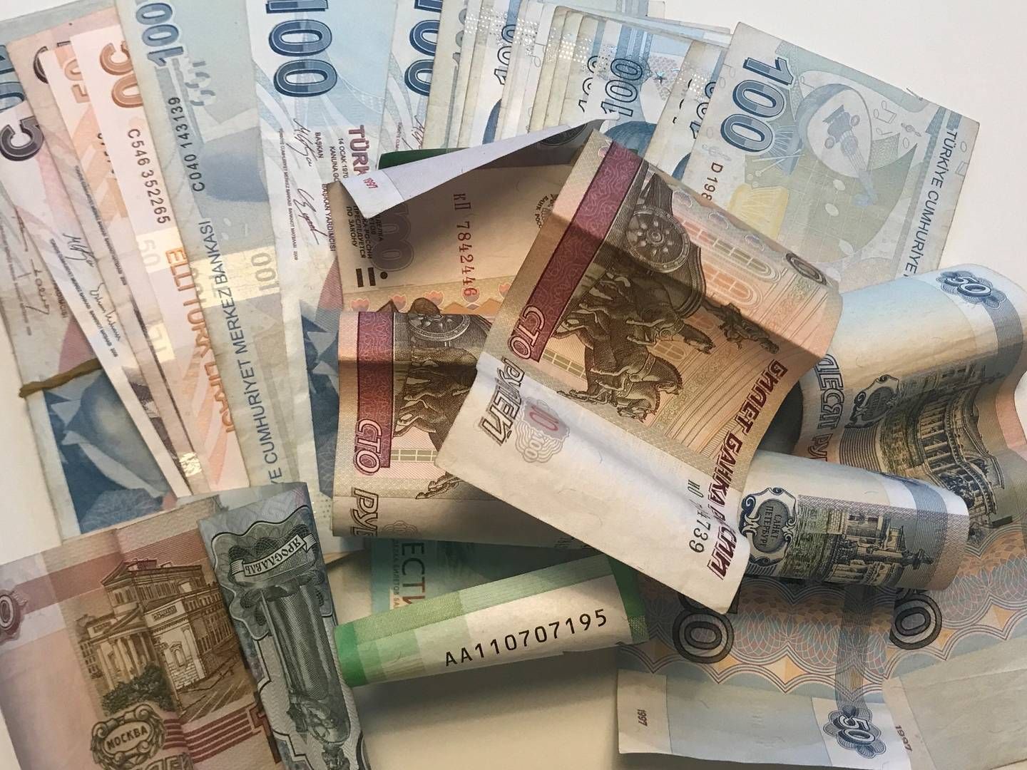 Russian rubles and Turkish liras | Photo: Pexels.com