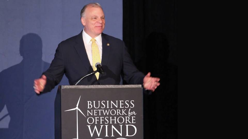 Ved en konference i 2018 talte Stephen Sweeney varmt for havvind i New Jersey. Det er da heller ikke teknologien, senatsformanden har et problem med, fastslår talsmand. Bare Ørsted. | Foto: Business Network for Offshore Wind