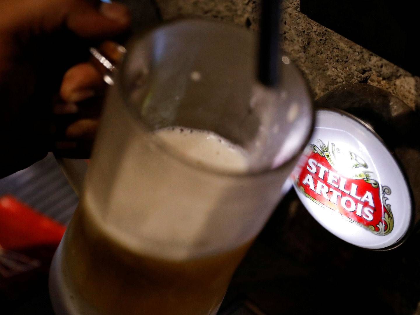 Licensen til den belgiske øl Stella Artois i Australien og cidermærket Strongbow sælges til Heineken. | Foto: Danish Siddiqui/Reuters/Ritzau Scanpix