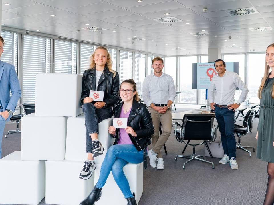 Hendrik Gottschalk, Geschäftsführer getbaff, Lina Binder und Hanna Oertel, Gewinner von #buildyourbank, Cedric Klein, Robin Nehring, Mirja Lechtenböhmer, Innovationsmanagement der Stadtsparkasse Düsseldorf | Foto: Stadtsparkasse Düsseldorf