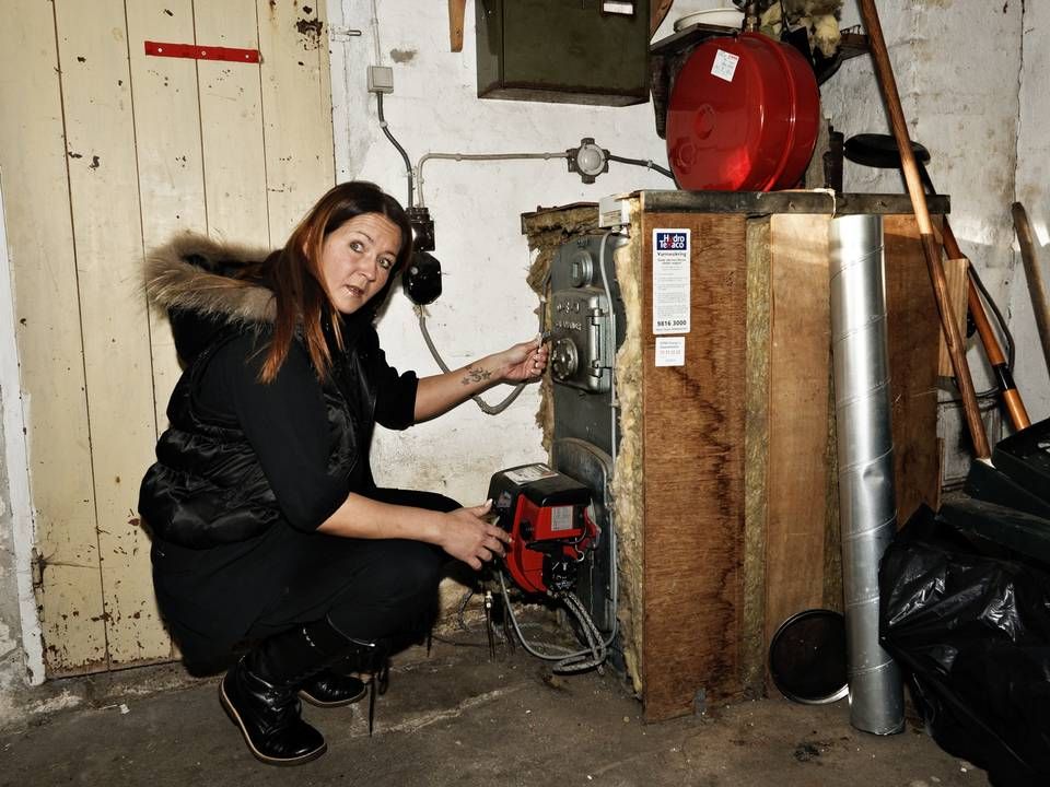 Danske oliefyrs dage er nu talte. Spørgsmålet er nu, om de mange olie- og gasfyr skal erstattes med individuelle varmepumper, eller om de skal kobles på fjernvarmenettet. | Foto: Ole Lind/IND