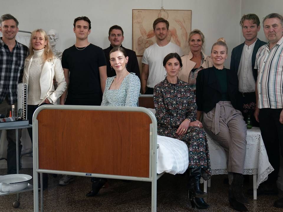 De medvirkende i "Sygeplejeskolen" kan med tilfredshed kigge på Kantar Gallups top 20 efter premiereweekenden. | Foto: Emil Helms/Ritzau Scanpix