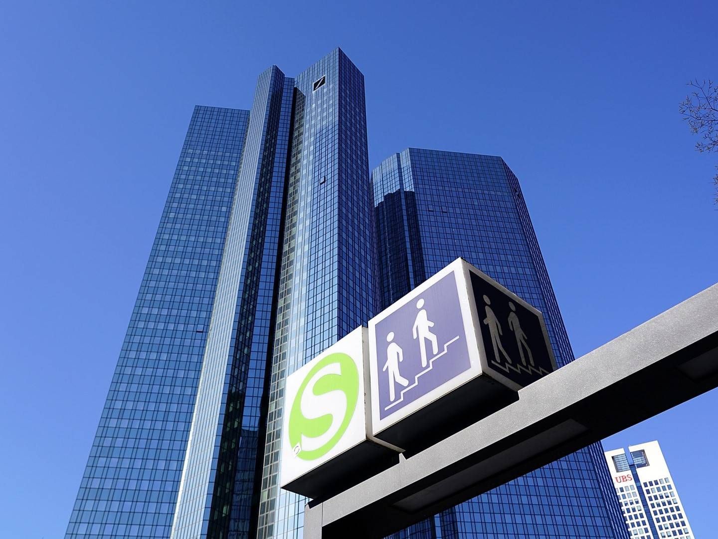 Die Deutsche Bank in Frankfurt. | Foto: picture alliance / Hasan Bratic