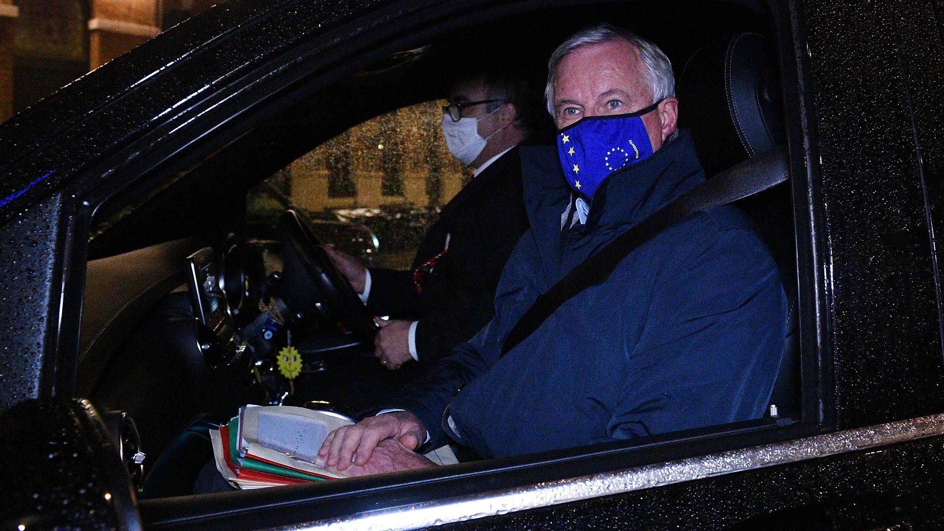 EU's chefforhandler omkring det fremtidige forhold med Storbritannien, Michel Barnier, ankom søndag aften til London, hvor forhandlingerne genoptages mandag. Der arbejdes på højtryk for at nå en aftale mellem de to parter, inden det er for sent 1. januar. | Foto: Justin Tallis/AFP/Ritzau Scanpix