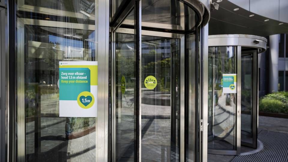 Der Eingang zur Zentrale der ABN Amro in Amsterdam. | Foto: picture alliance / ANP