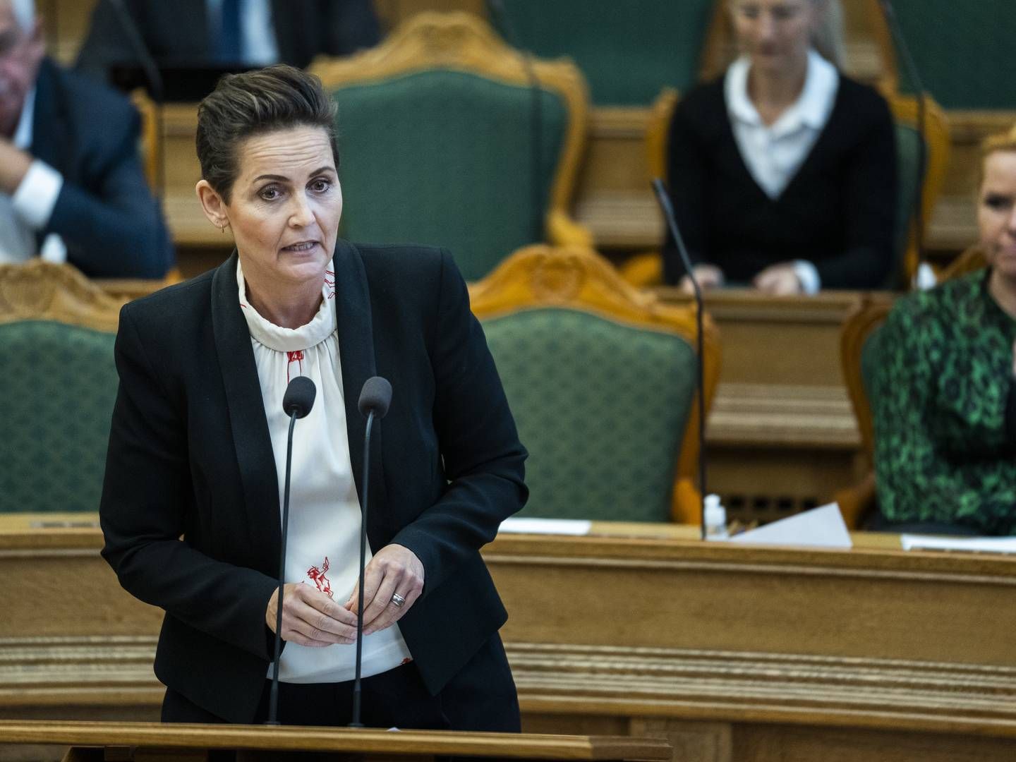 SF's Pia Olsen Dyhr afventer regeringens redegørelse, inden hun og partiet vil afgøre om de kan støtte fødevareminister Mogens Jensen. | Foto: Martin Sylvest