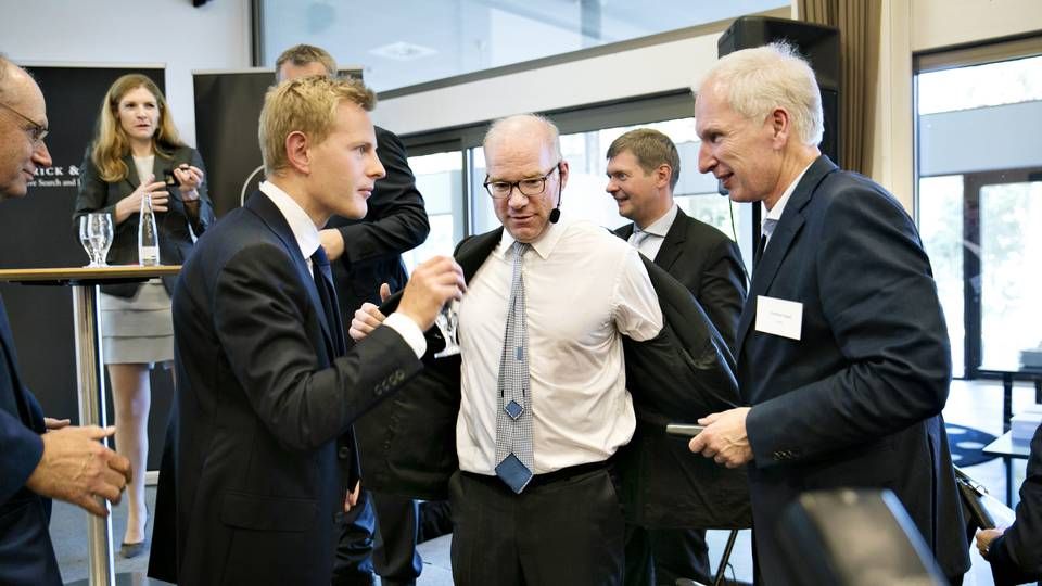 Direktør Martin Hintze (i midten) og Michael Bruun (til venstre) fra Goldman Sachs sammen med Christian Frigast fra kapitalfonden Axcel. | Foto: Miriam Dalsgaard