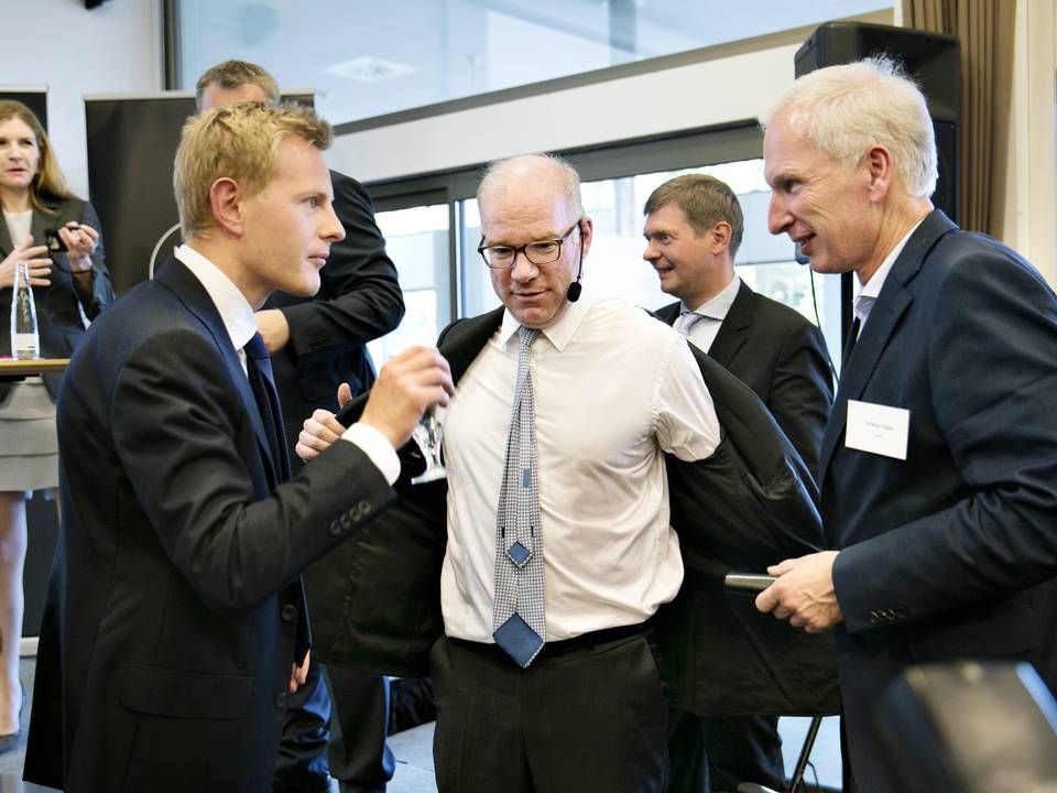 Direktør Martin Hintze (i midten) og Michael Bruun (til venstre) fra Goldman Sachs sammen med Christian Frigast fra kapitalfonden Axcel. | Foto: Miriam Dalsgaard