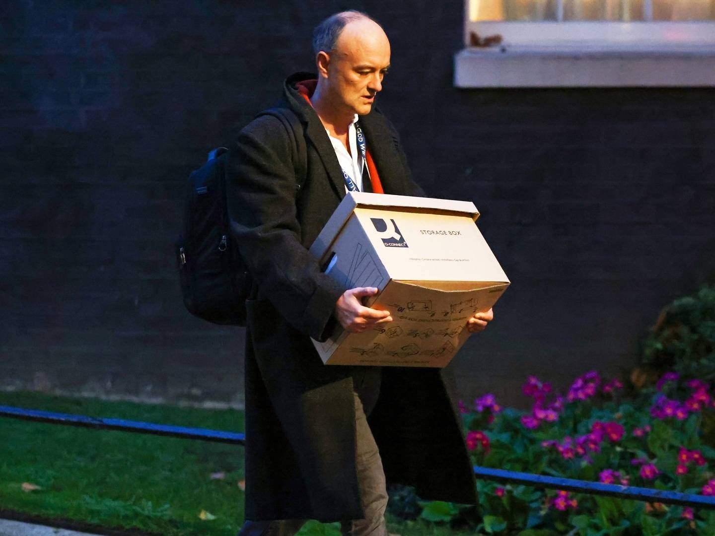 Dominic Cummings ses her forlade Downing Street 10 fredag 13. november. | Foto: Henry Nicholls/REUTERS / X06612