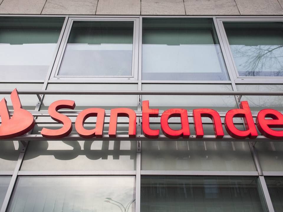 Außenansicht: Logo der Banco Santander | Foto: picture alliance / NurPhoto