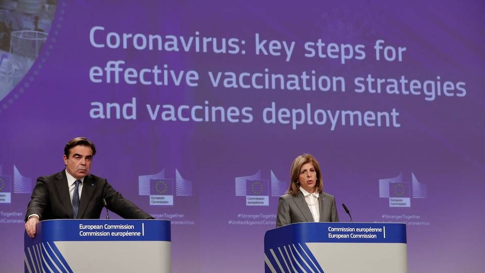 EU's sundhedskommissær, Stella Kyriakides (t.h.) appellerede 15. oktober til at EU's medlemslande indleverede deres vaccinestrategier for at sikre bedst mulig koordinering, når en vaccine er klar. Danmark er blandt de seks lande, der endnu ikke har sin strategi klar. | Foto: Pool/Reuters/Ritzau Scanpix