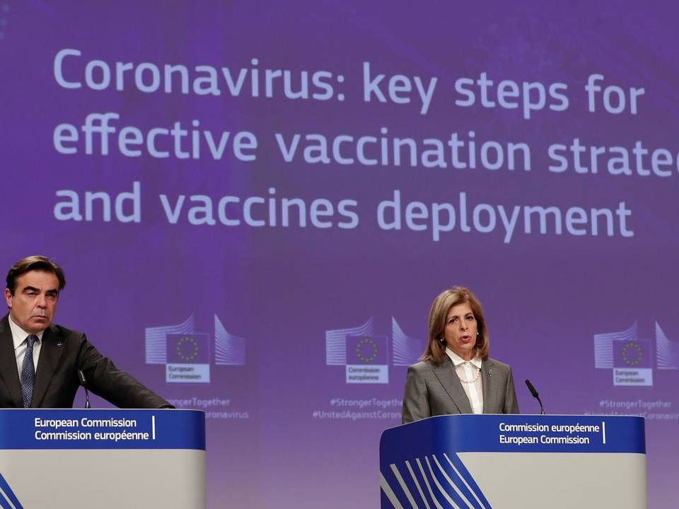 EU's sundhedskommissær, Stella Kyriakides (t.h.) appellerede 15. oktober til at EU's medlemslande indleverede deres vaccinestrategier for at sikre bedst mulig koordinering, når en vaccine er klar. Danmark er blandt de seks lande, der endnu ikke har sin strategi klar. | Foto: Pool/Reuters/Ritzau Scanpix