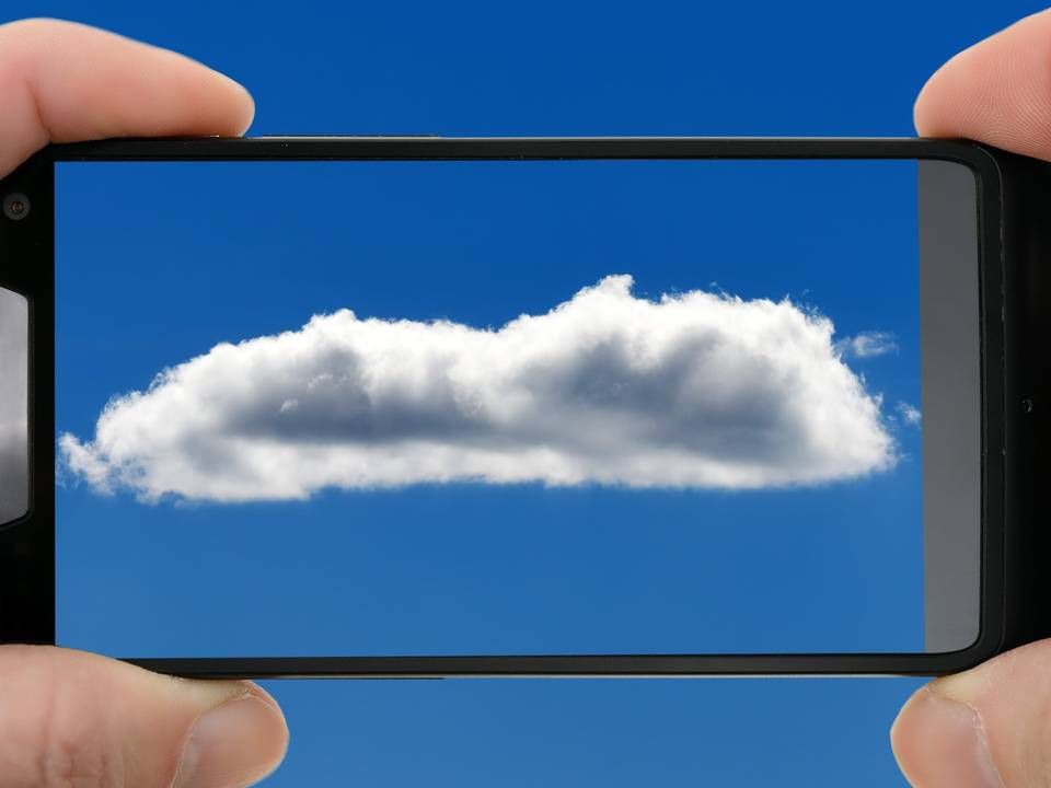 Smartphone mit Wolke im Display, Symbolfoto Cloud-Speicher | Foto: picture alliance/chromorange