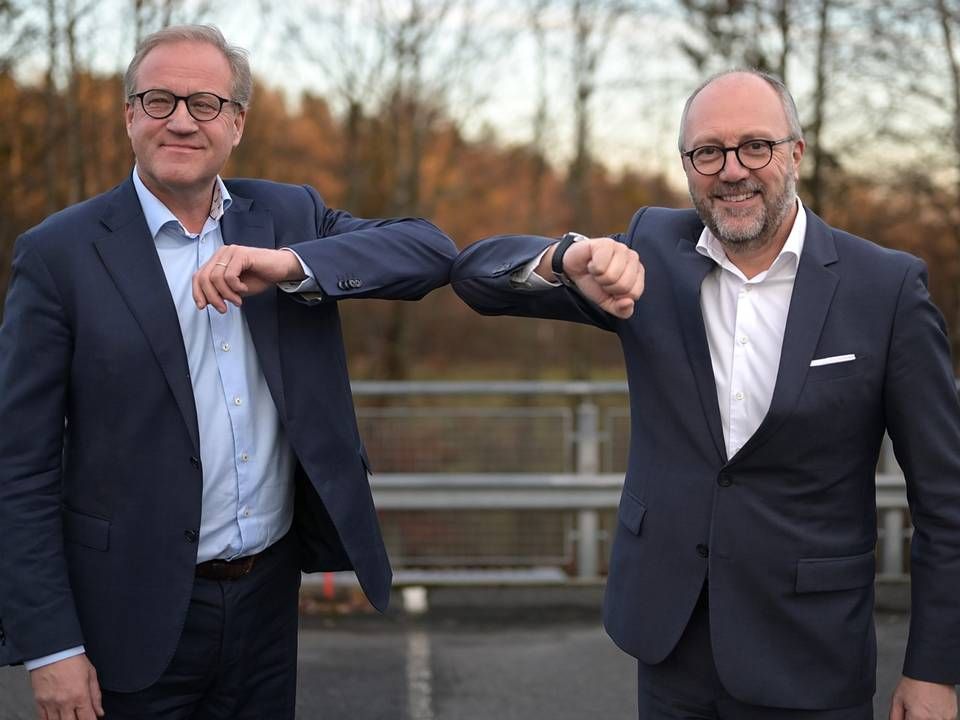 Rune Fjeldstad, administrerende direktør i SpareBank 1 BV, (til venstre) og Per Halvorsen, kommende administrerende direktør for Sparebank1 Sørøst-Norge, har blitt enige om en intensjonsavtale som skal danne grunnlaget for den nye banken SpareBank 1 Sørøst-Norge.