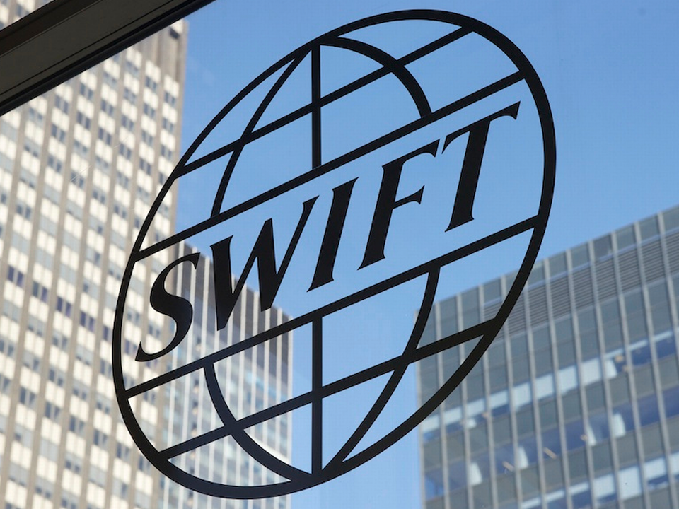 Swift-Logo auf einer Fensterscheibe in New York | Foto: Swift