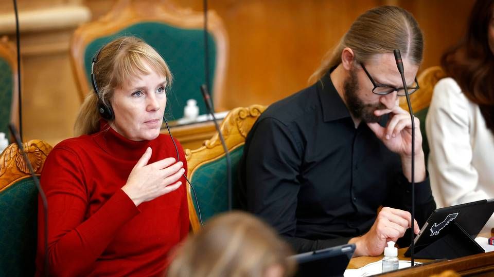 Radikale er gået sammen med oppositionen om forslaget. Til venstre ses Radikales skatteordfører, Kathrine Olldag, der er medunderskriver på beslutningsforslaget. | Foto: Jens Dresling/Ritzau Scanpix