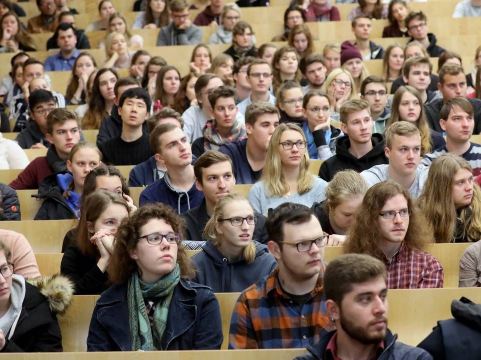 Im Audimax der Universität Rostock haben sich am 10.10.2017 die Erstsemester zum Campustag eingefunden. | Foto: picture alliance / Bernd Wüstneck/dpa
