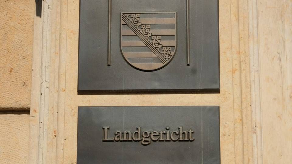 Das Schild des sächsischen Landgerichts am Gebäude in der Harkortstraße. | Foto: picture alliance/dpa/dpa-Zentralbild | Sebastian Willnow