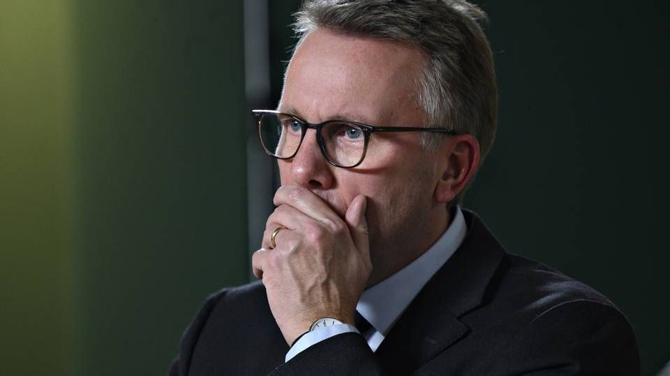 Skatteminister Morten Bødskov vil til forhandlingerne om en grøn skattereform blive mødt med et krav fra Radikale Venstre, Konservative og Venstre om en CO2-afgift. (Arkivfoto) | Foto: Philip Davali