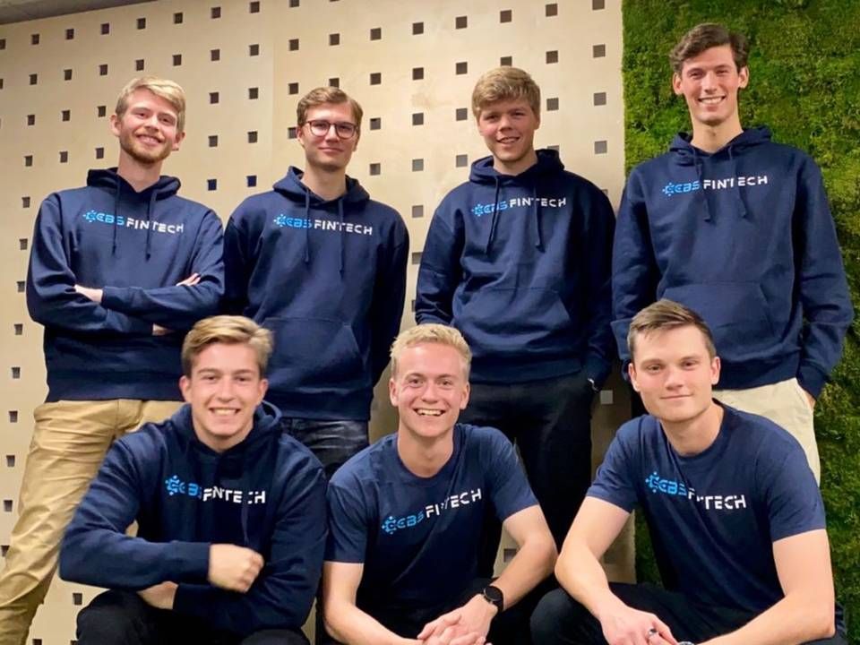 "Fintech-virksomhederne har brug for en masse studerende, fordi der er en stor vækst - selv under corona," siger CBS-studerende Niels Kristian Damsgaard (nr. 2 fra venstre i toppen af billedet). Foto: medlemmer af CBS Fintech. | Foto: Privatfoto / Niels Kristian Damsgaard