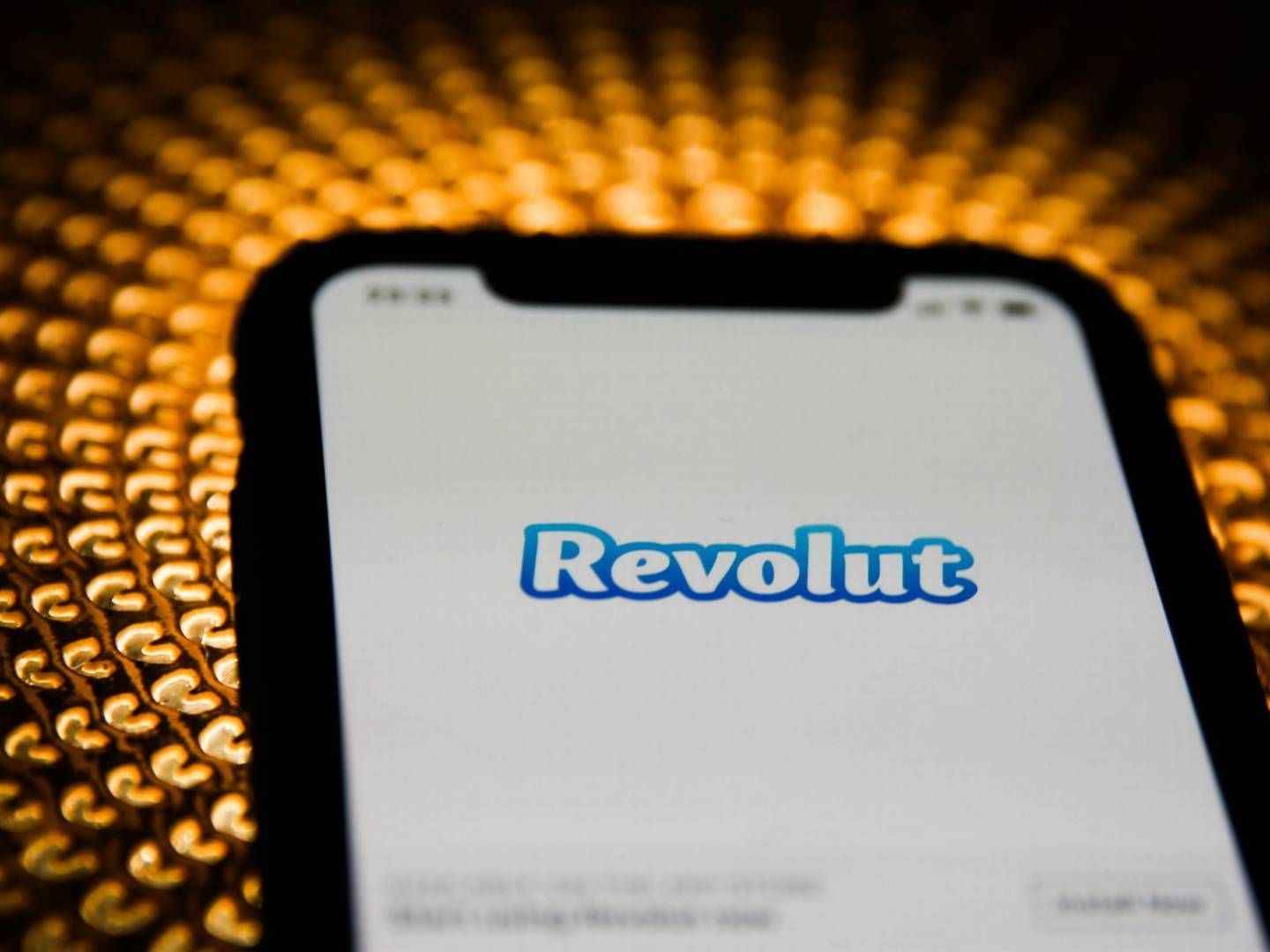 Revolut Logo auf dem Bildschirm eines Smartphones | Foto: picture alliance / NurPhoto | Jakub Porzycki