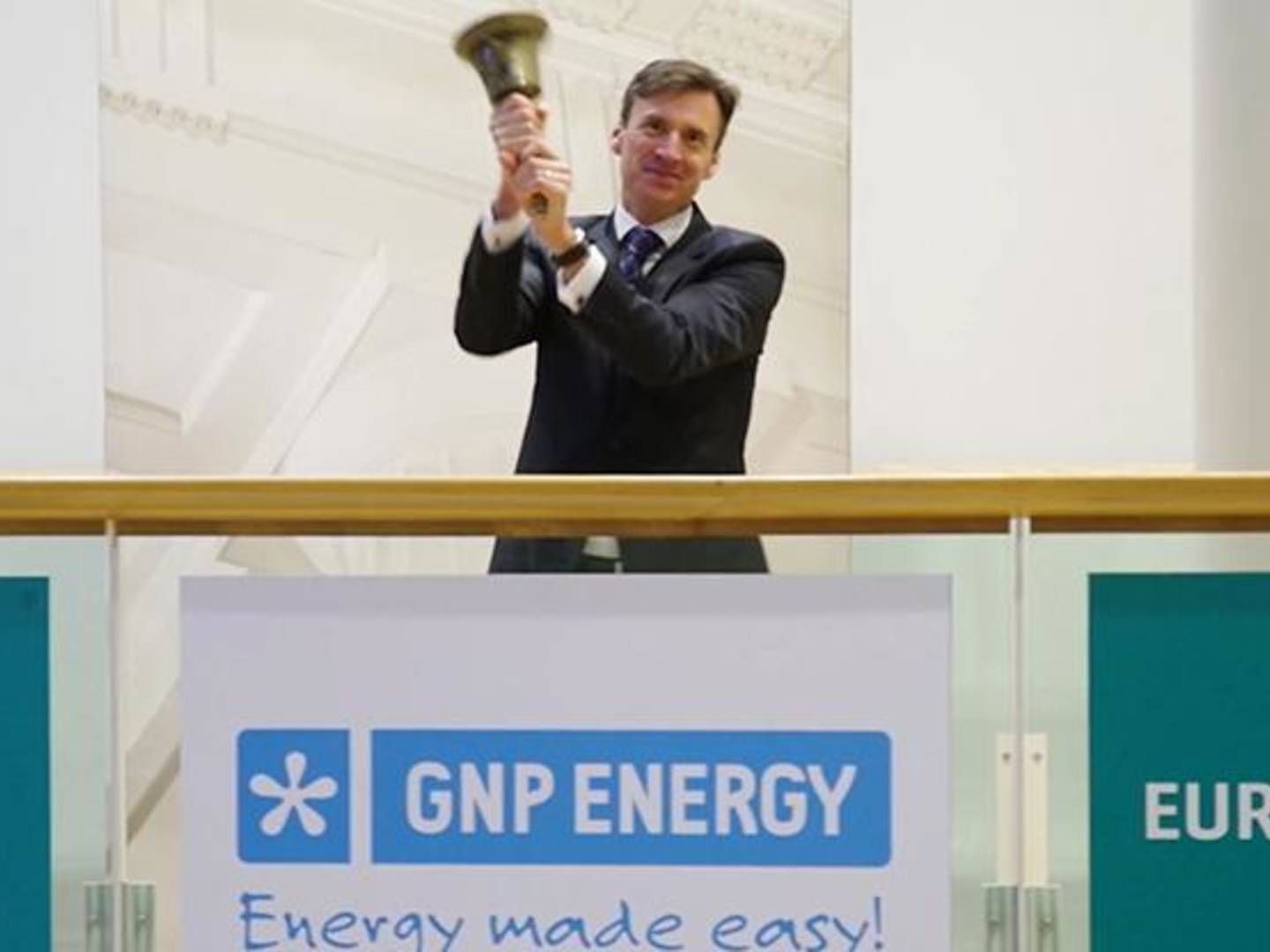 Øivind Amundsen, der er adm. direktør for Oslo Børs, ringede med klokken for at fejre noteringen af GNP Energy. | Foto: PR Euronext