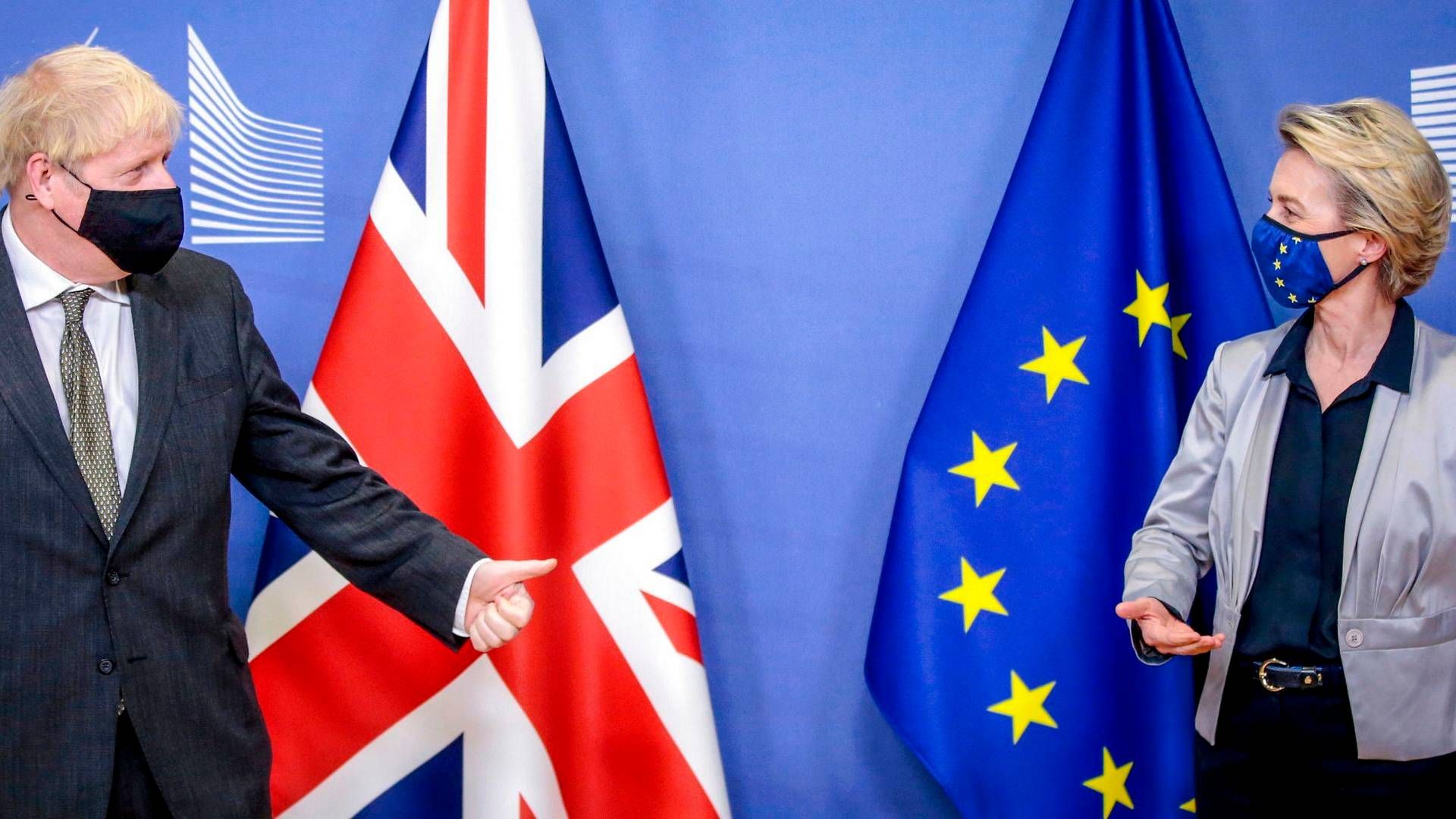 Den britiske premierminister Boris Johnson bydes velkommen af EU-Kommissionens formand, Ursula von der Leyen i Bruxelles ondag aften inden deres arbejdsmiddag. | Foto: Olivier Hoslet/AFP/Ritzau Scanpix