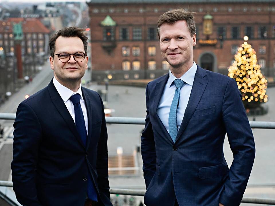 Joachim Kundert Jensen (tv) og Thomas Høj Pedersen bliver kapitalejere i DLA Piper. | Foto: PR