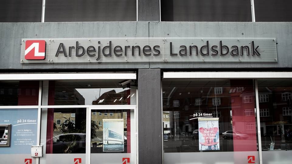 I Arbejdernes Landsbank holder man fast i setuppet med lavtbemandede filialer og låste døre. | Foto: Rune Aarestrup Pedersen/IND