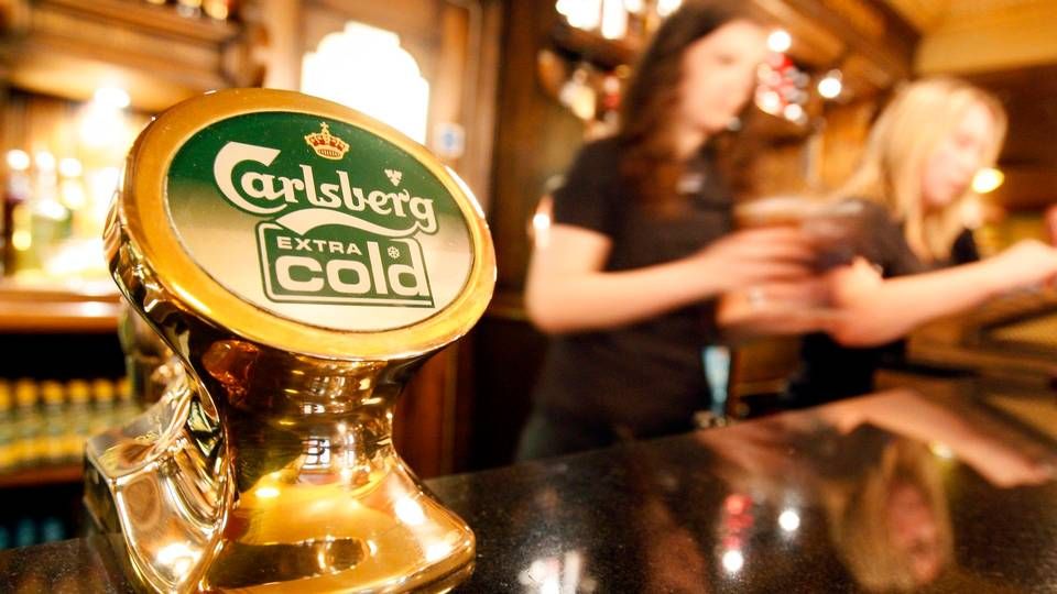 Ølhanerne har stået stille mange steder i år, men alligevel har Carlsberg købt sig ind i den britiske pubmarked i år.