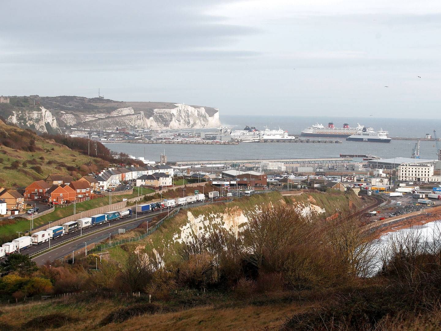 Ifølge det britiske medie BBC rejser omkring 10.000 lastbiler med varer mellem havnebyen Dover i Storbritannien og den franske havneby Calais om dagen i juleperioden. (Arkivfoto) | Foto: Peter Cziborra/Reuters/Ritzau Scanpix