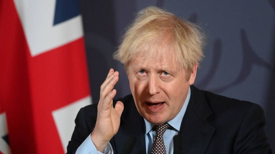 Boris Johnson havde iført sig et mønstret slips med fisk på til et pressemøde om den nye aftale om handel og det fremtidige forhold mellem Storbritannien og EU. - Foto: Pool/Reuters