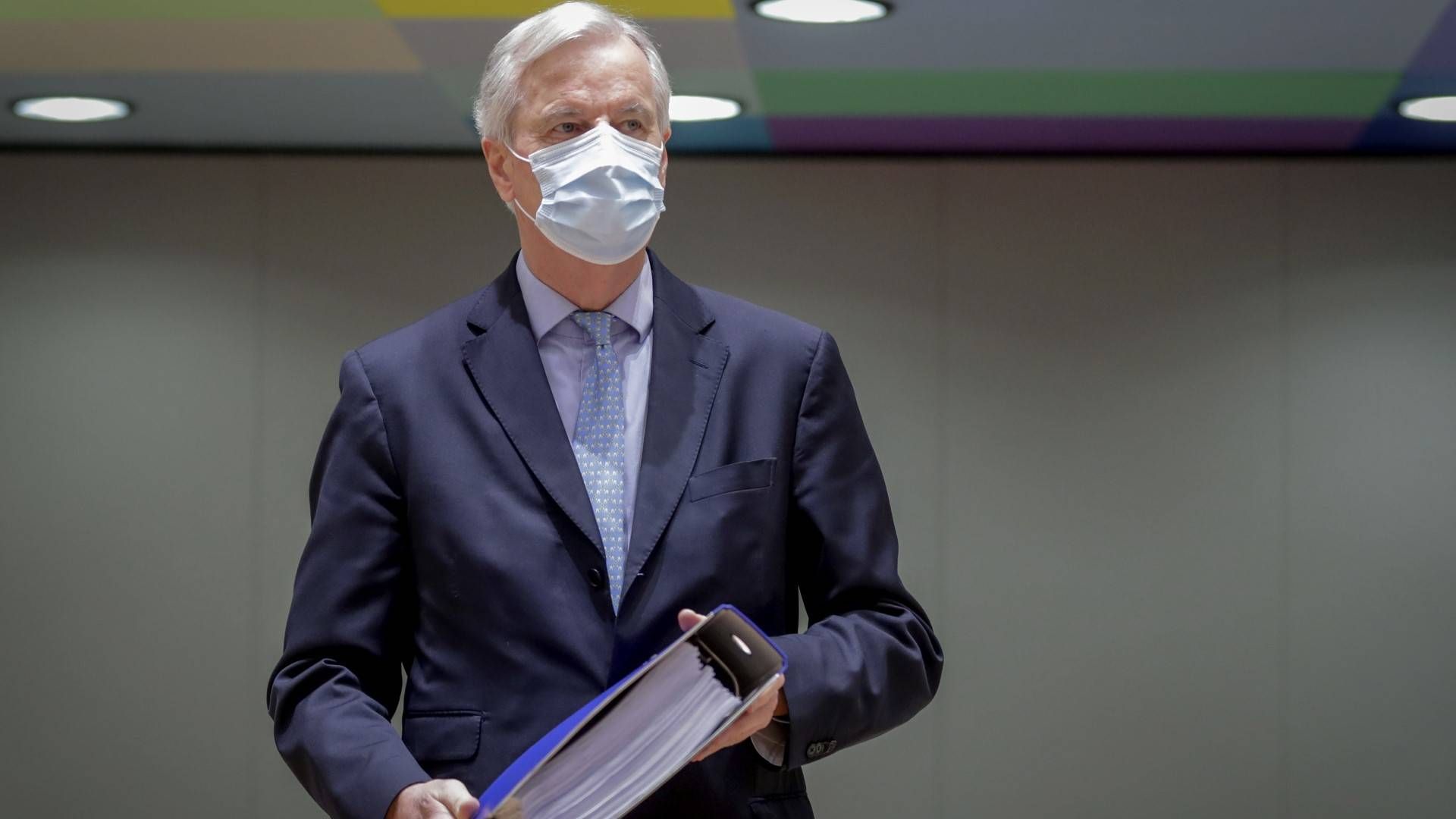 EU-Chefunterhändler Michael Barnier mit dem Brexit-Deal. | Foto: picture alliance / ASSOCIATED PRESS | Olivier Hoslet