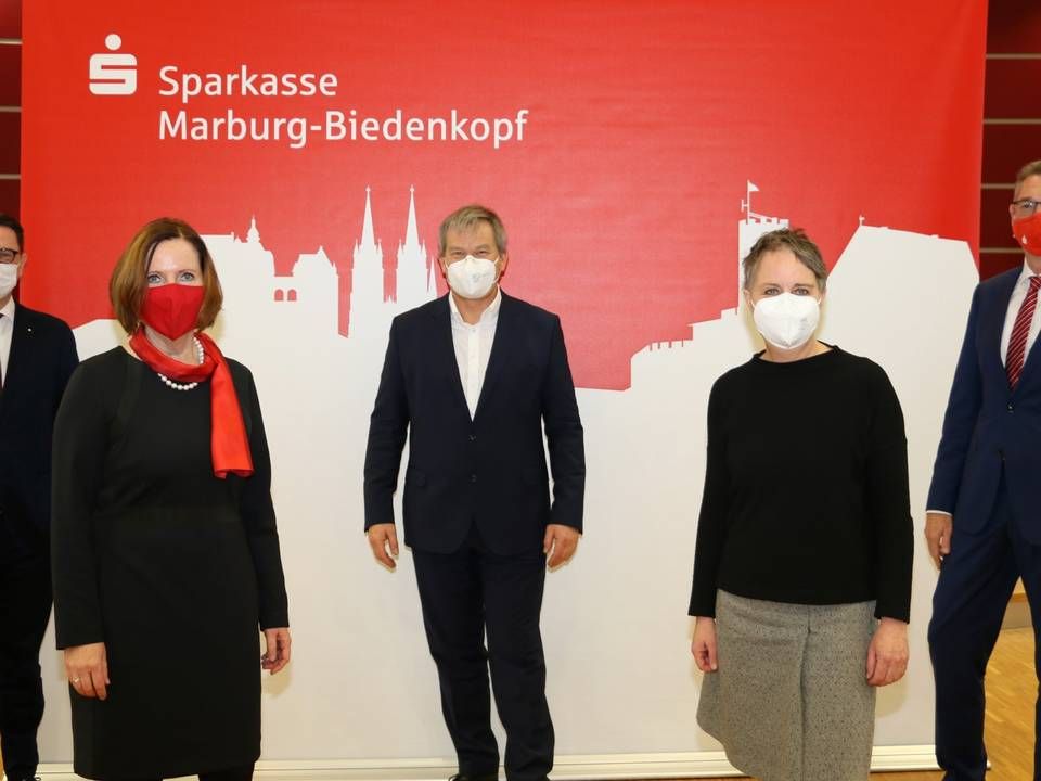 v.l.n.r.: Jochen Schönleber, Silke Boldt, Dr. Thomas Spies (alternierender stellv. Vorsitzender des Verwaltungsrates), Kirsten Fründt (alternierende Vorsitzende des Verwaltungsrates), Andreas Bartsch | Foto: Sparkasse