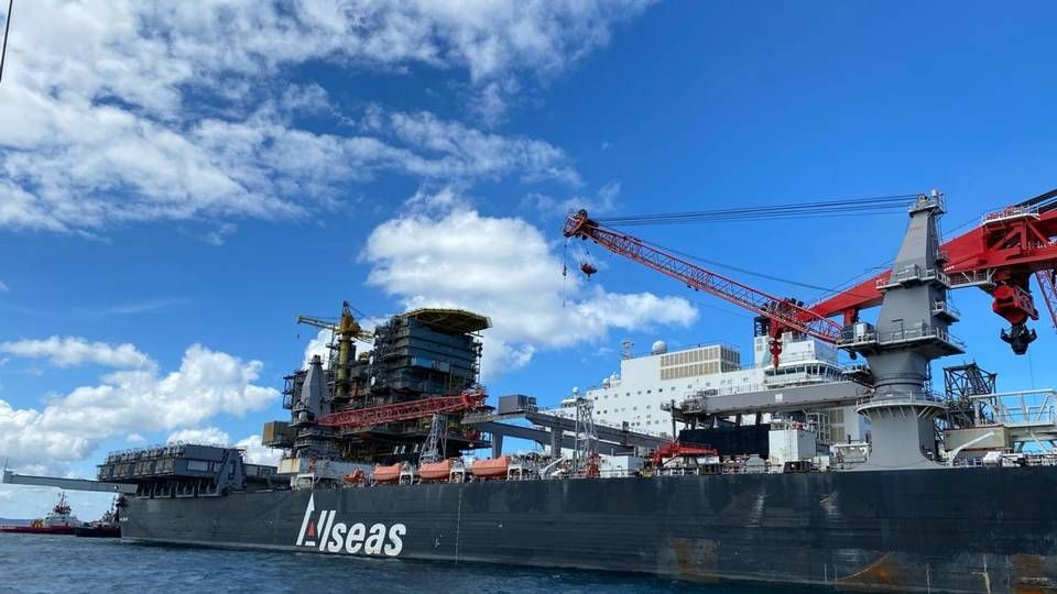 While the old Tyra platform has been disassembled and sailed away, operators like Semcorp Marine are working on the new facility in another part of the world. | Photo: Frederikshavn havn