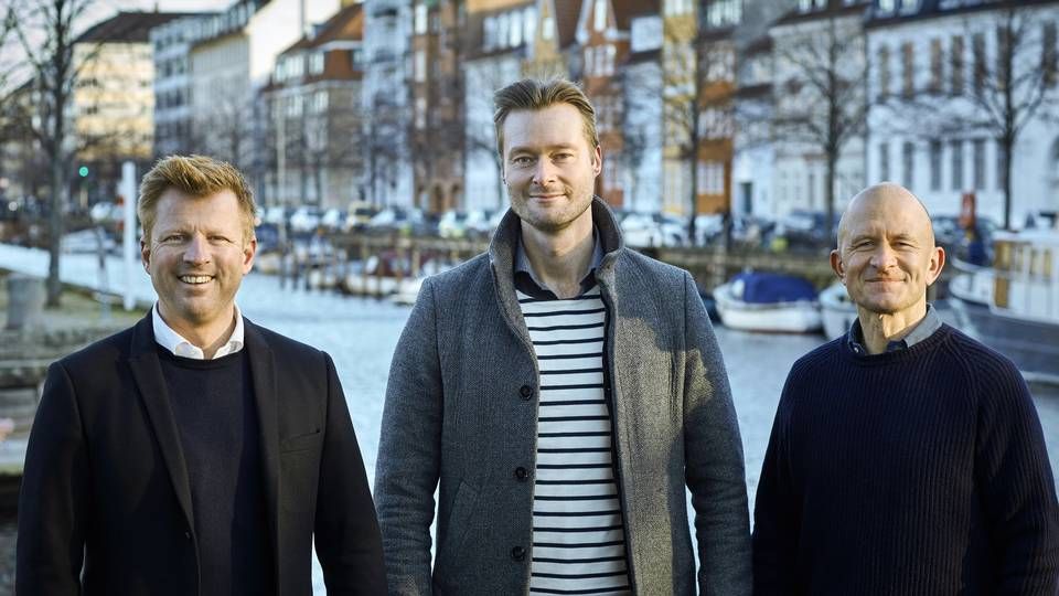 Claes Bohn-Willeberg (tv) og Anders Bang Olsen, partnere i Bang & Beenfeldt har fået Thomas Gullacksen (th.) fra Blue Equity med i ejerkredsen. | Foto: Bang og Beenfeldt/PR