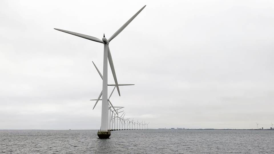 Middelgrunden's 20 turbines stand in a slightly curved formation offshore of Copenhagen. | Photo: PR / Hofor