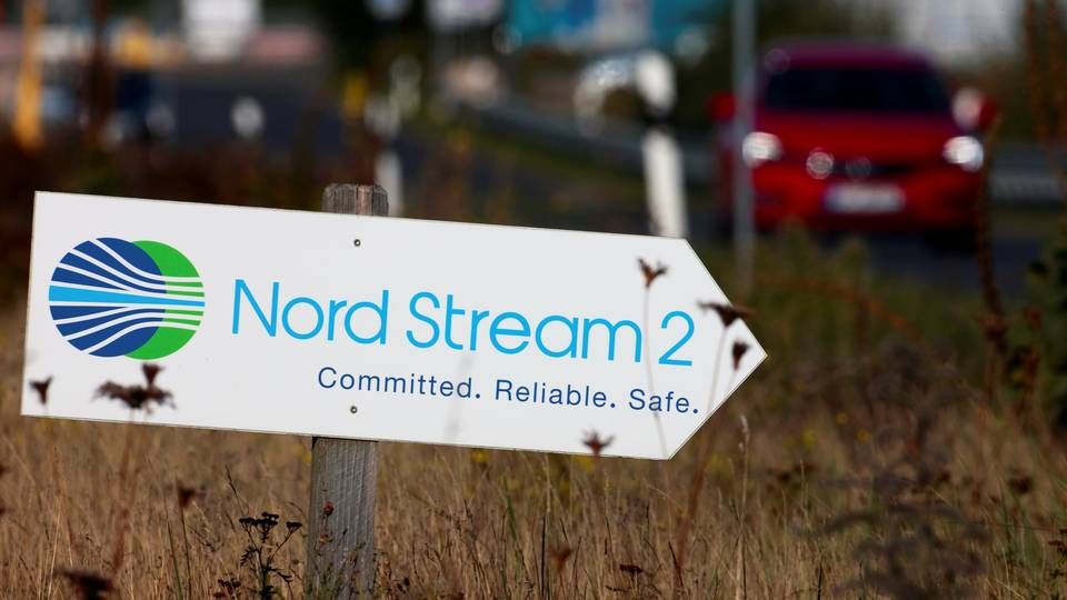 Efter godt et års stilstand peger pilen nu den rigtige vej for gasprojektet Nord Stream 2. Arbejdet med rørlægningen er i gang igen, og nu menes Tyskland at have fundet en vej udenom de amerikanske sanktioner. | Foto: HANNIBAL HANSCHKE/REUTERS / X02197