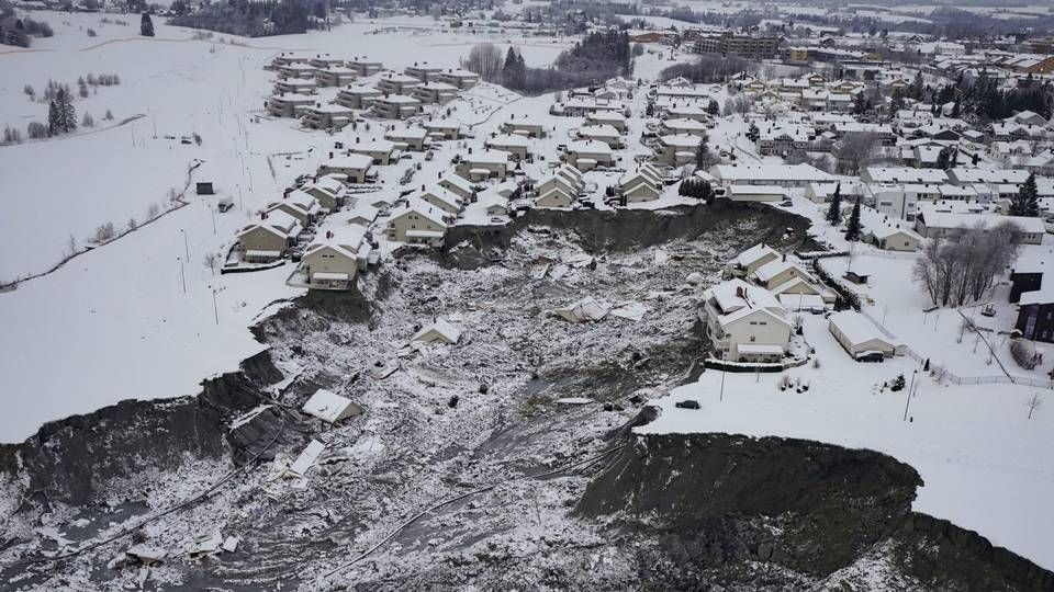 Bilde tatt fra helikopter av området der et stort jord- og leirskred ødela flere boliger på Ask i Gjerdrum onsdag 30. desember. Sju personer er funnet omkommet og tre er fortsatt savnet. | Foto: Gorm Kallestad / NTB / Pool
