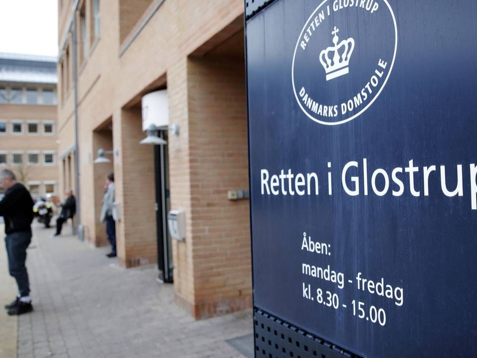 Bagmandspolitiet har rejst en straffesag mod briten og en håndlanger ved Retten i Glostrup, hvor det vil kræve dem idømt fængselsstraffe på mellem otte og 12 år for "et kynisk og nøje planlagt bedrageri". | Foto: Jens Dresling