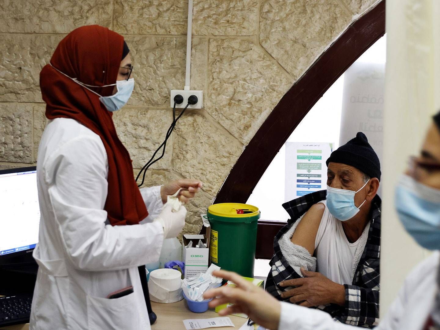 Årsagen til det hurtige tempo for vaccinationer i Israel er ifølge flere medier blandt andet, at Israel har betalt mere for at få vaccinerne hurtigt og et effektivt sundhedsvæsen. | Foto: Ronen Zvulun/Reuters/Ritzau Scanpix