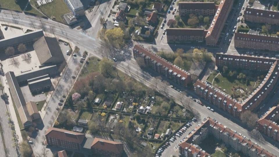 Øverst, midt i billedet, ses de villaer i Aarhus, som tænkes nedrevet og erstattet af etagebyggeri, som i forvejen præger området. | Foto: Styrelsen for Dataforsyning og Effektivisering