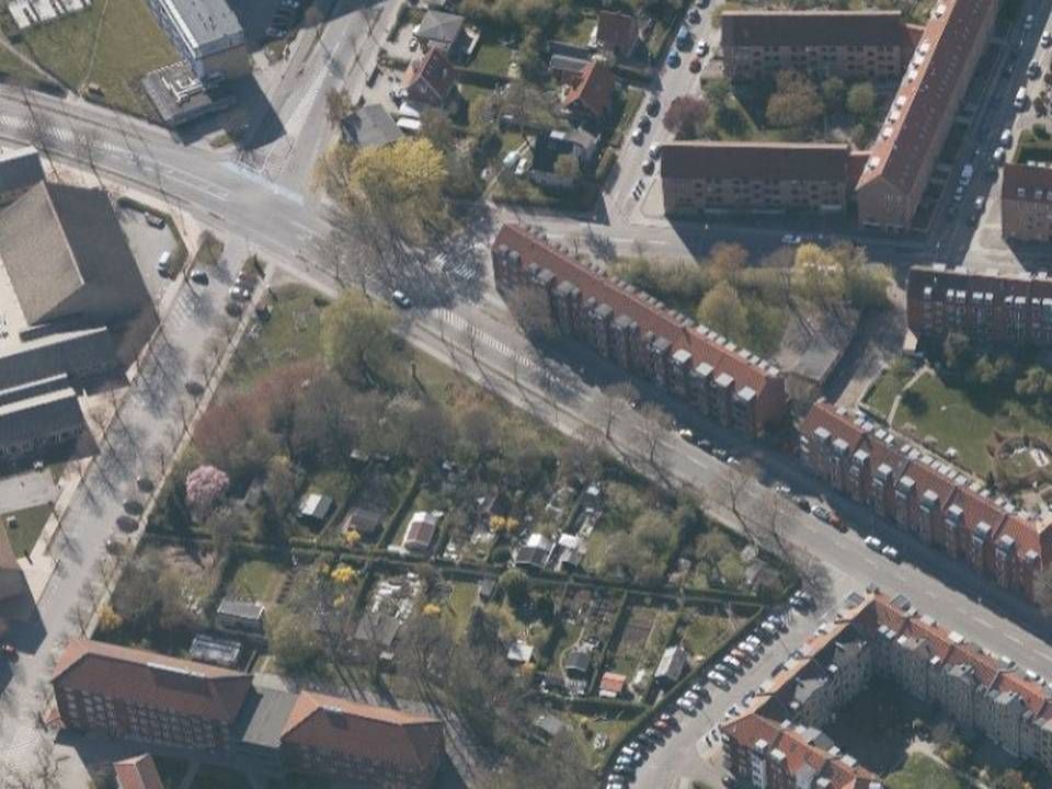 Øverst, midt i billedet, ses de villaer i Aarhus, som tænkes nedrevet og erstattet af etagebyggeri, som i forvejen præger området. | Foto: Styrelsen for Dataforsyning og Effektivisering