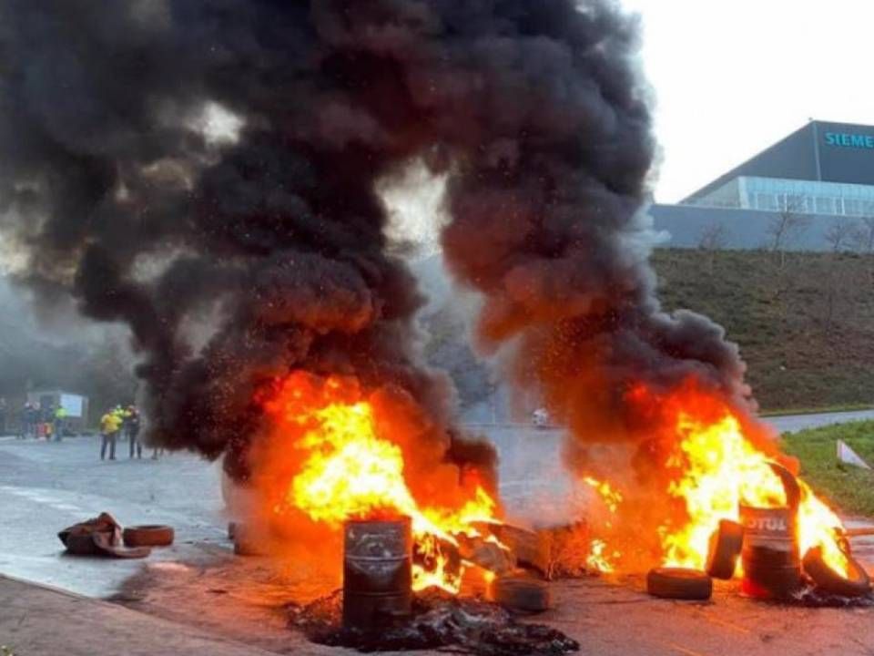 Protests in the months leading up to the present closure announcement for the blade factory have been extensive and have witnessed , for instance, blockaded roads and burning car tires. | Photo: CCOO Industria