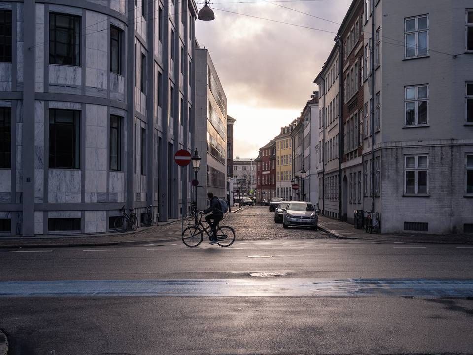 Mens vintermørket har sænket sig over Danmark er finansvirksomheders kontorer næsten forladte. Men få medarbejdere møder stadig ind. | Foto: Aleksander Klug