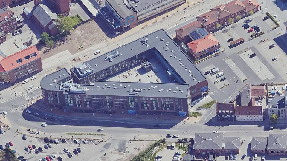 Ejendommen på hjørnet af Rugårdsvej og Vestre Stationsvej i Odense skifter hænder. | Foto: Styrelsen for Dataforsyning og Effektivisering