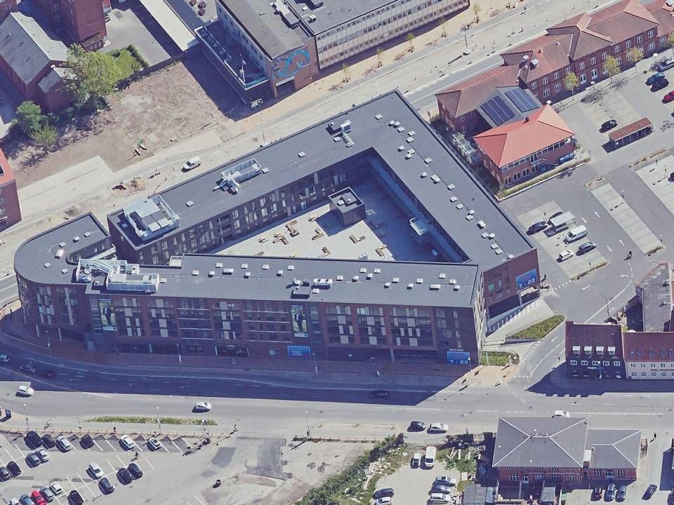 Ejendommen på hjørnet af Rugårdsvej og Vestre Stationsvej i Odense skifter hænder. | Foto: Styrelsen for Dataforsyning og Effektivisering