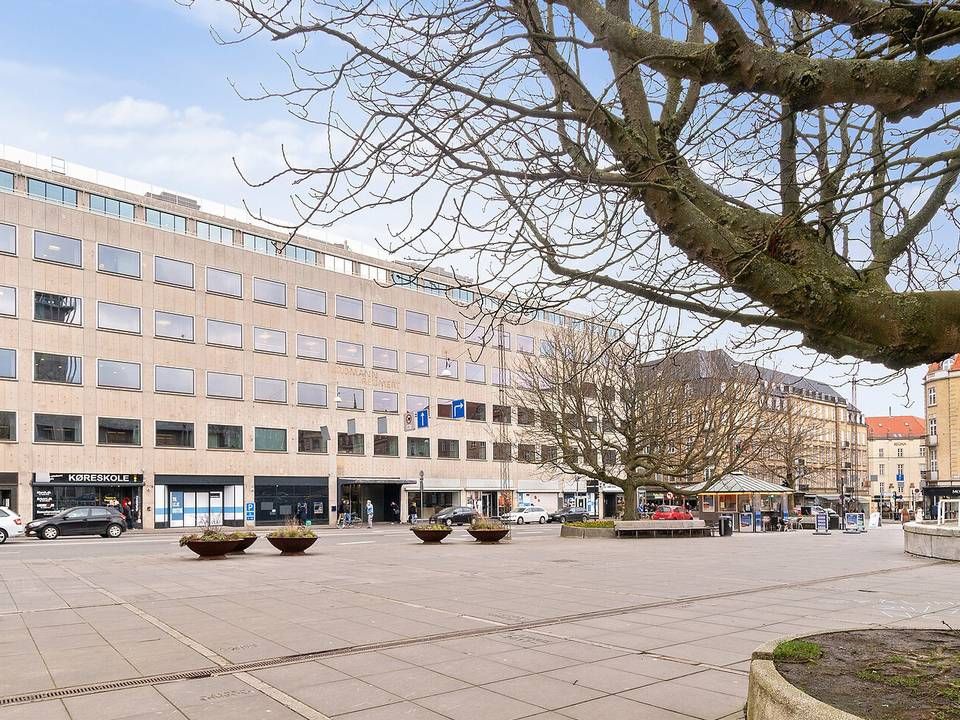 Det er i denne bygning på Rådhuspladsen i Aarhus, hvor EDC Erhverv fremover skal leje sig ind på første sal. | Foto: EDC Erhverv Poul Erik Bech Aarhus