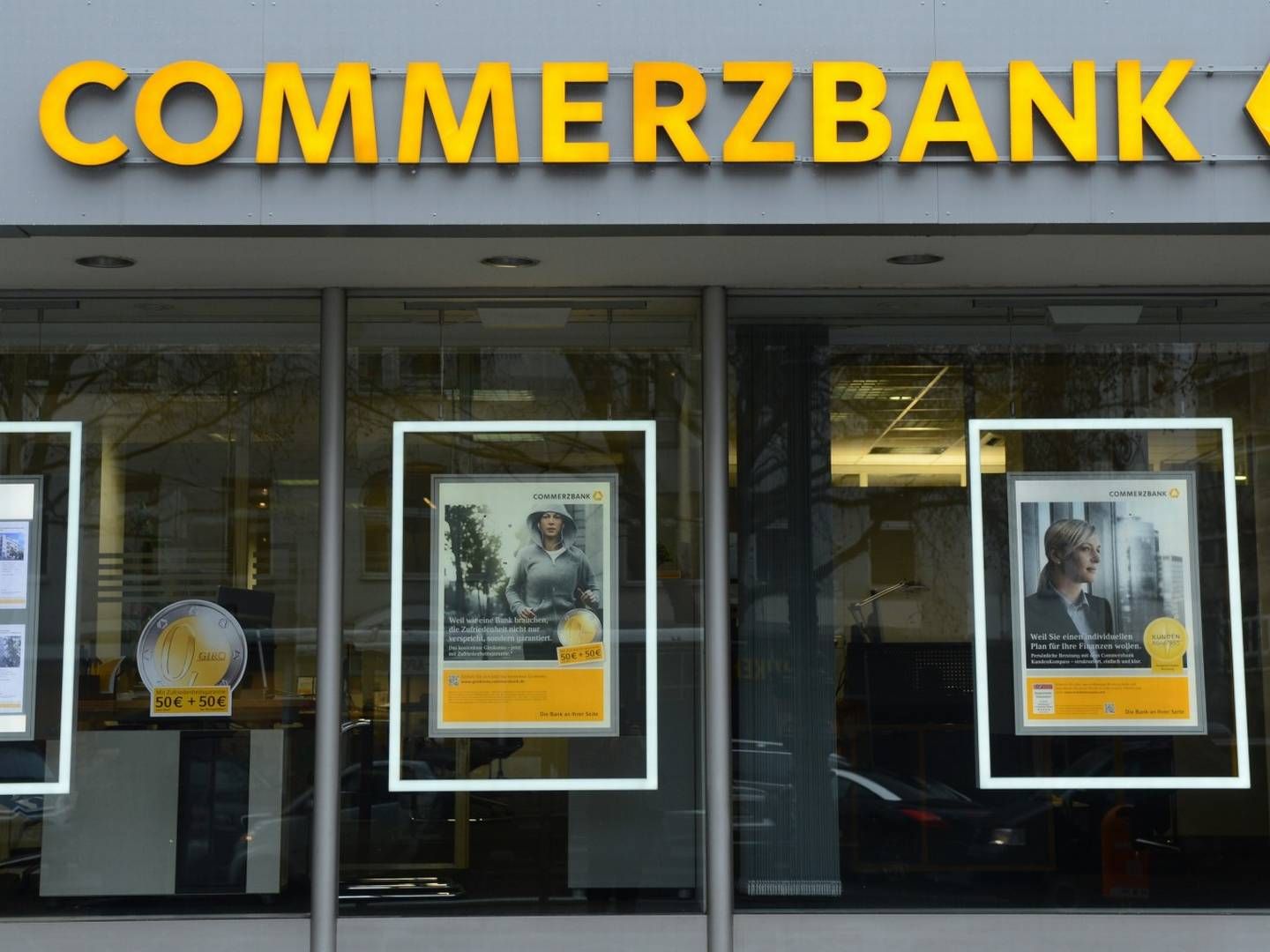 Eine Filiale der Commerzbank. | Foto: picture alliance / ZB | Jens Kalaene