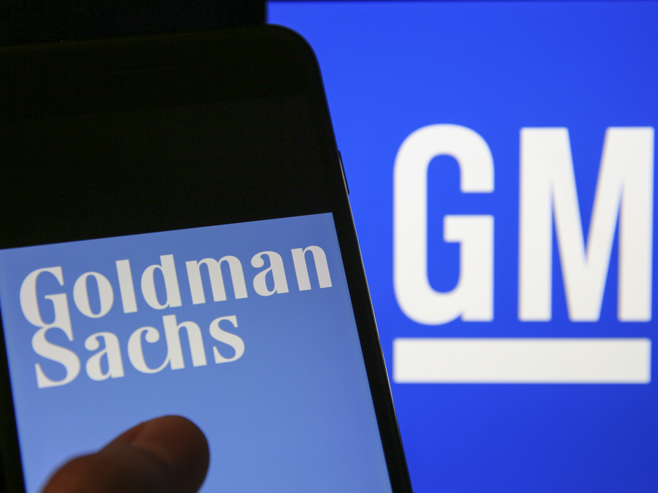 Smartphone mit dem Logo von Goldman Sachs | Foto: picture alliance / AA | Muhammed Selim Korkutata